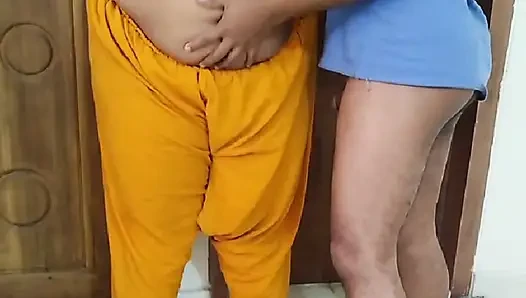 Kayınpeder egzersiz yaparken Hintli kızını sikiyor rani