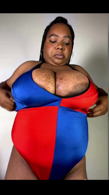대물 자지에 따먹히는 거대한 젖탱이