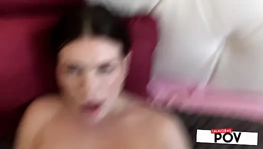 PAWg apra shay würgt an dickem schwanz dann reitet und wird gefickt!