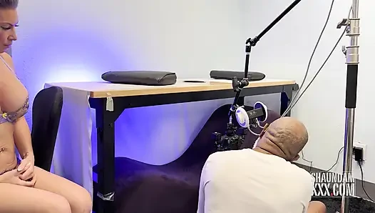 Kamera arkası sağım masası bayan lorreign