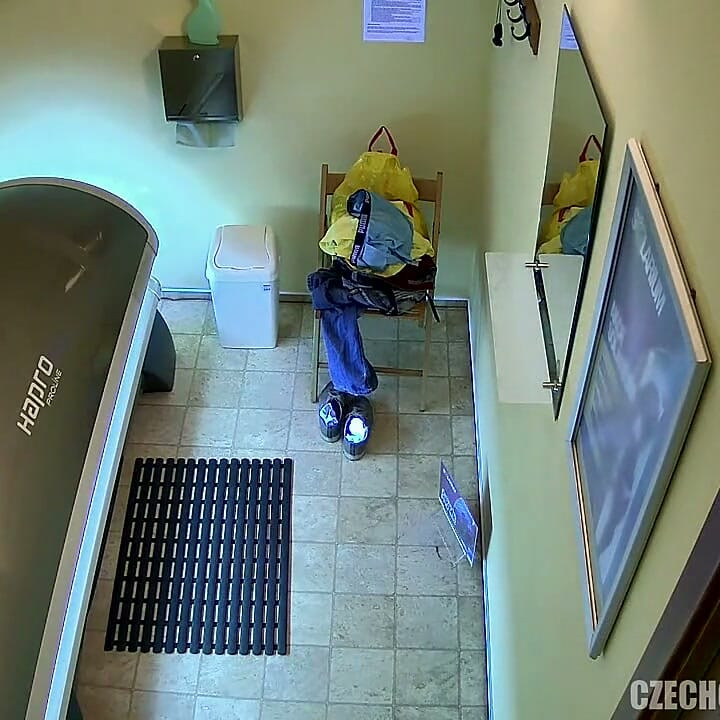 Czeski gej solarium 20 chudy inked paski i pokazuje swoje towary