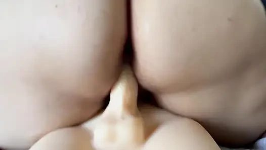 Hot Mom Maxine riding a sex doll and getting off!