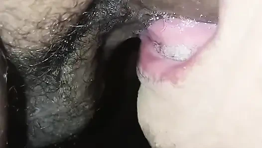 Она отсосала его пенис, не вынимая его из глотки, остановившись только тогда, когда он был полностью мягким.