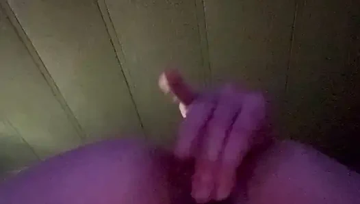 Orgazm yapay penisi bu sıkı domaltmalı amcığından dışarı çıkarıyor