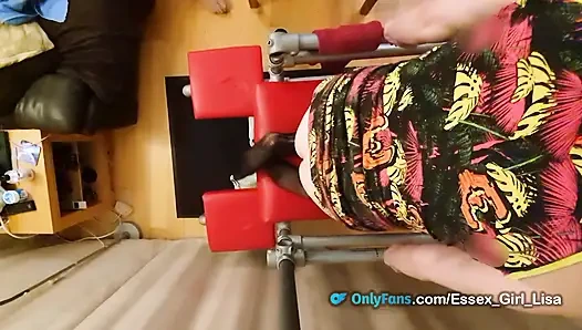 Шмара девушка Лиза принимает большой член и трах без презерватива