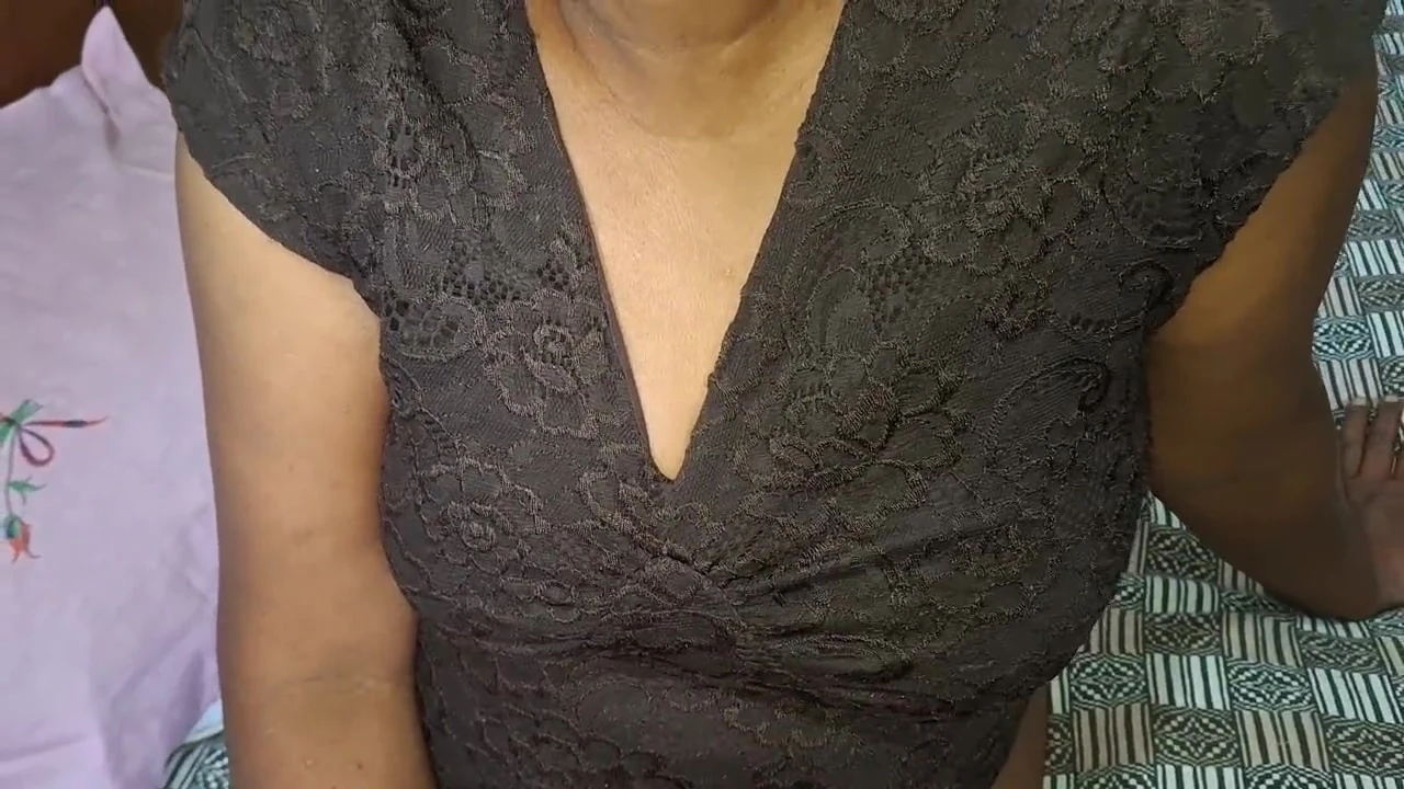 Asian home milf SHOW her Boobs