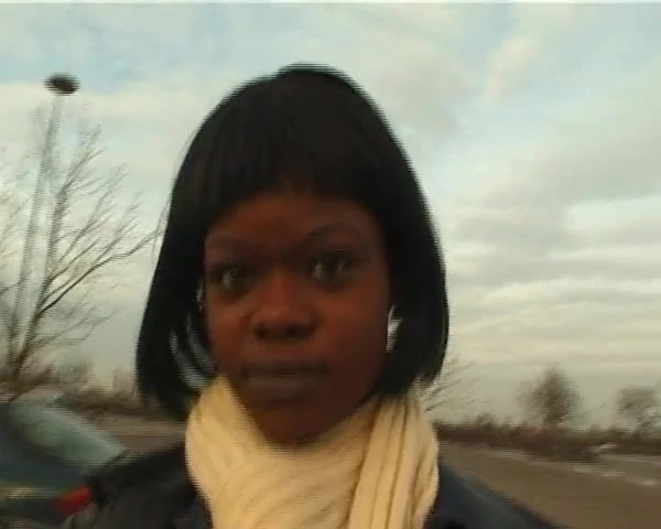 Schwarze Jenny 23 Jahre legt beim Casting direkt los