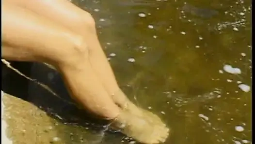 Yalınayak allysin zincirleri gizli