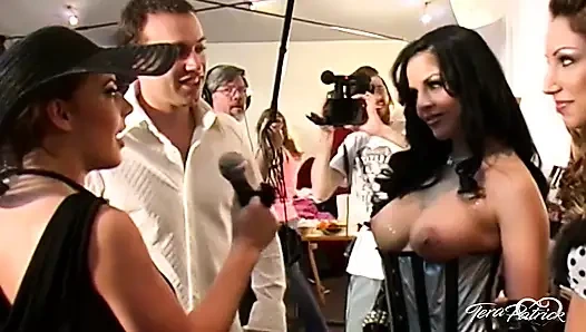 Tera patrick dientot dari belakang panggung sama kontol besar sampai muncrat