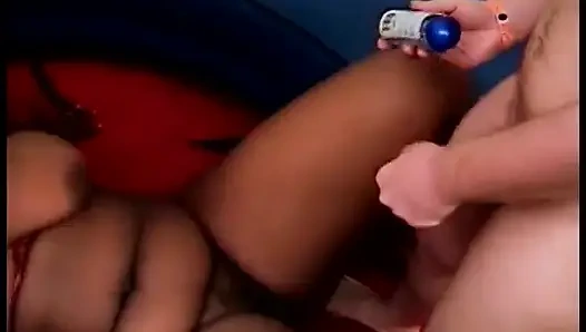 Weißer typ lud die kurvige schwarze hure Nikka mit dicken möpsen und massiver garage ein, seinen hagel-kerl zu ficken