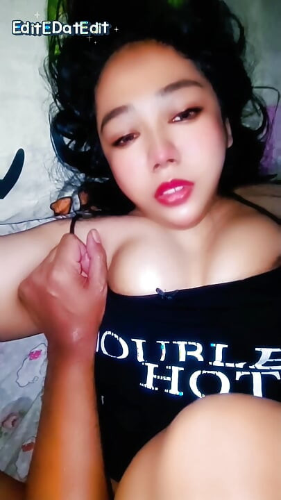 Tante tiriku mengantuk banget tapi aku pengen dia muasin aku duluan
