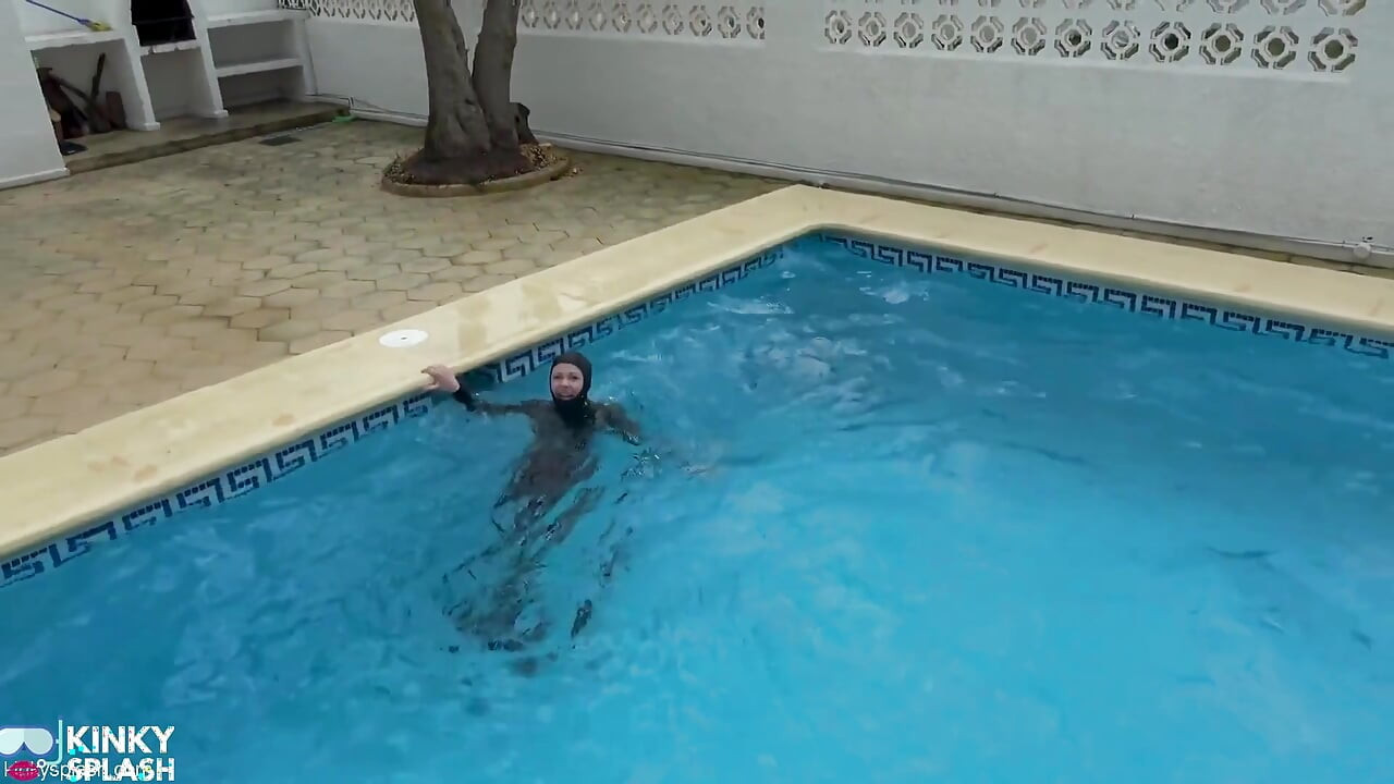 Wetsuit Bondage Mermaid Slippery Pool Kink com aletas, corda e mergulho profundo