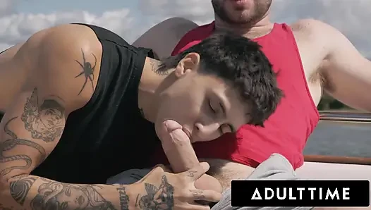 ADULT TIME - гетеро приятели Marcus McNeil и Angel Elias превращают разочаровывающую лодку День в жесткий трах