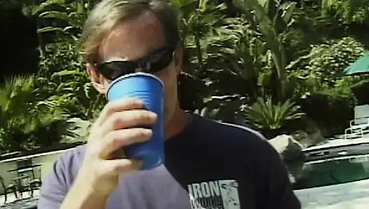 Antar ras Mahasiswi Bash: Heiße Di Kolam Renang