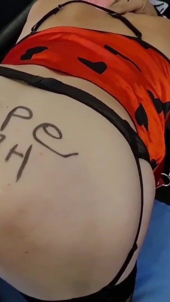 अपमान और गहरी मुठ्ठी घुसाना । क्लिप 2