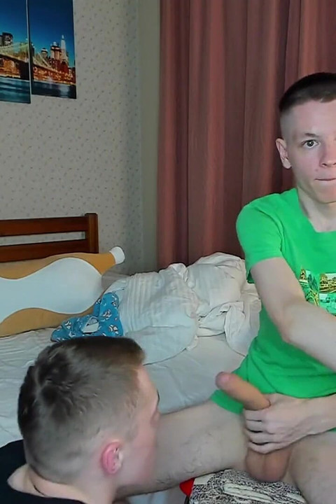 Il a perdu une dispute et maintenant il me suce la bite !