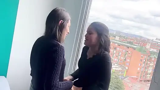 Моя коллега пригласила меня к себе домой...