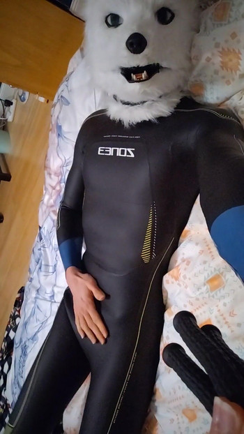 Detik hebat dari "Fox Furry in Wetsuit"