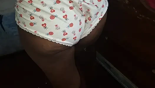 Asiatische MILF mit natürlichen dicken titten