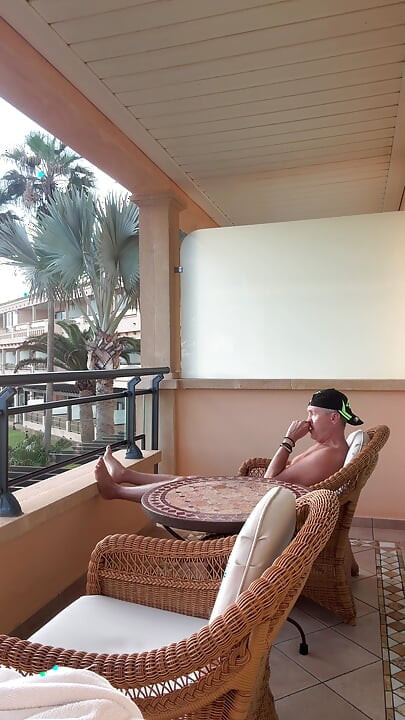 ホリデーバルコニー