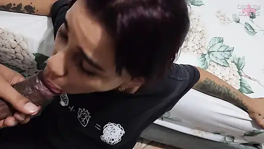 Beni odasına davet etti ve göğüslerine gelene kadar yarağımı yedi