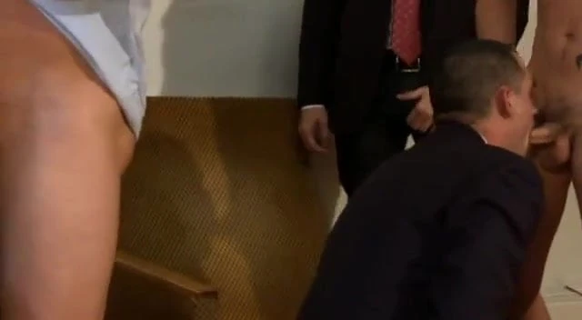 Ejecutivos jodiendo en una reunion