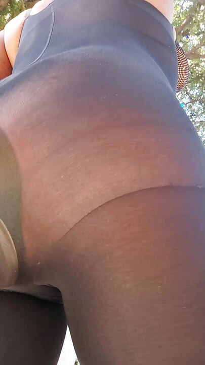 Dick While I Walk: Bee Traps A Cock In Her Tights For A Walk