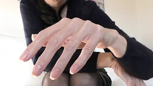 Verehre meine schönen Hände und spiele mit dir selbst! Lady Victoria Valente