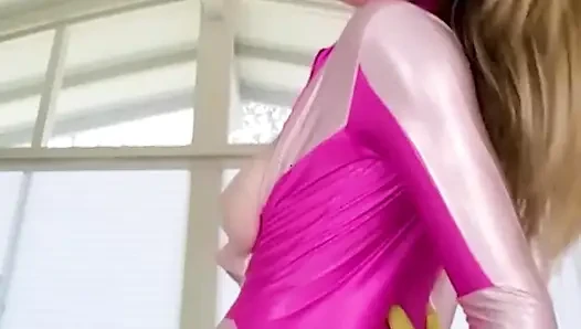 Vrcosplayx , semua atom di alam semesta datang bersama untuk mendapatkan u dan octavia red sebagai atom eve yang tak terkalahkan lebih dekat bagian 2