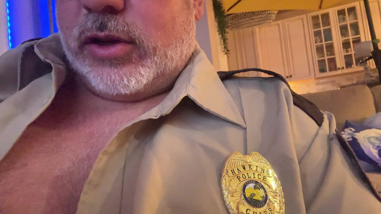 เจ้าหน้าที่กฎหมาย HAWKINS มีคําสําหรับคุณ