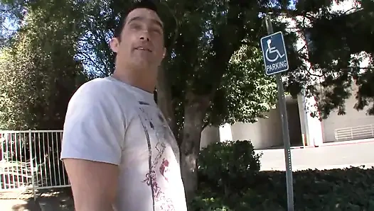 Güzel ıslak döl kovası orta yaşlı seksi kadın majestic prick pole için geniş açık bekliyor