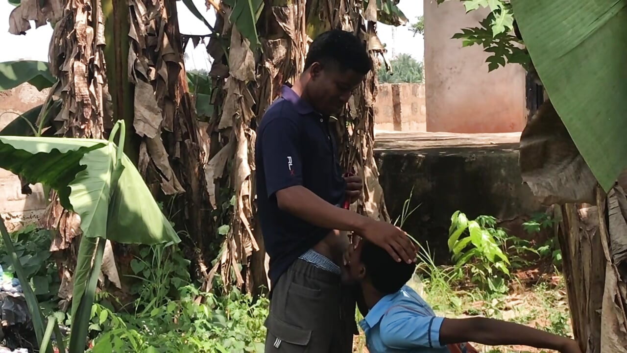 Derse geç kaldım, beni eve göndermek yerine sikiyor