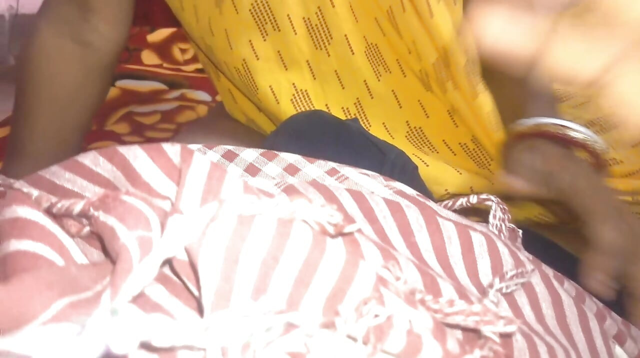 Priya Bhabhi was alone boobs fucking