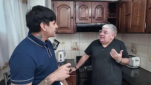 Я Думала, Что Мой Партнёр Гей, Но Он Был Курьером, Когда Я Пришла За Деньгами