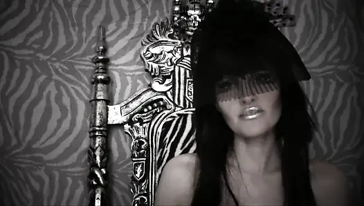 The fascinatrix...