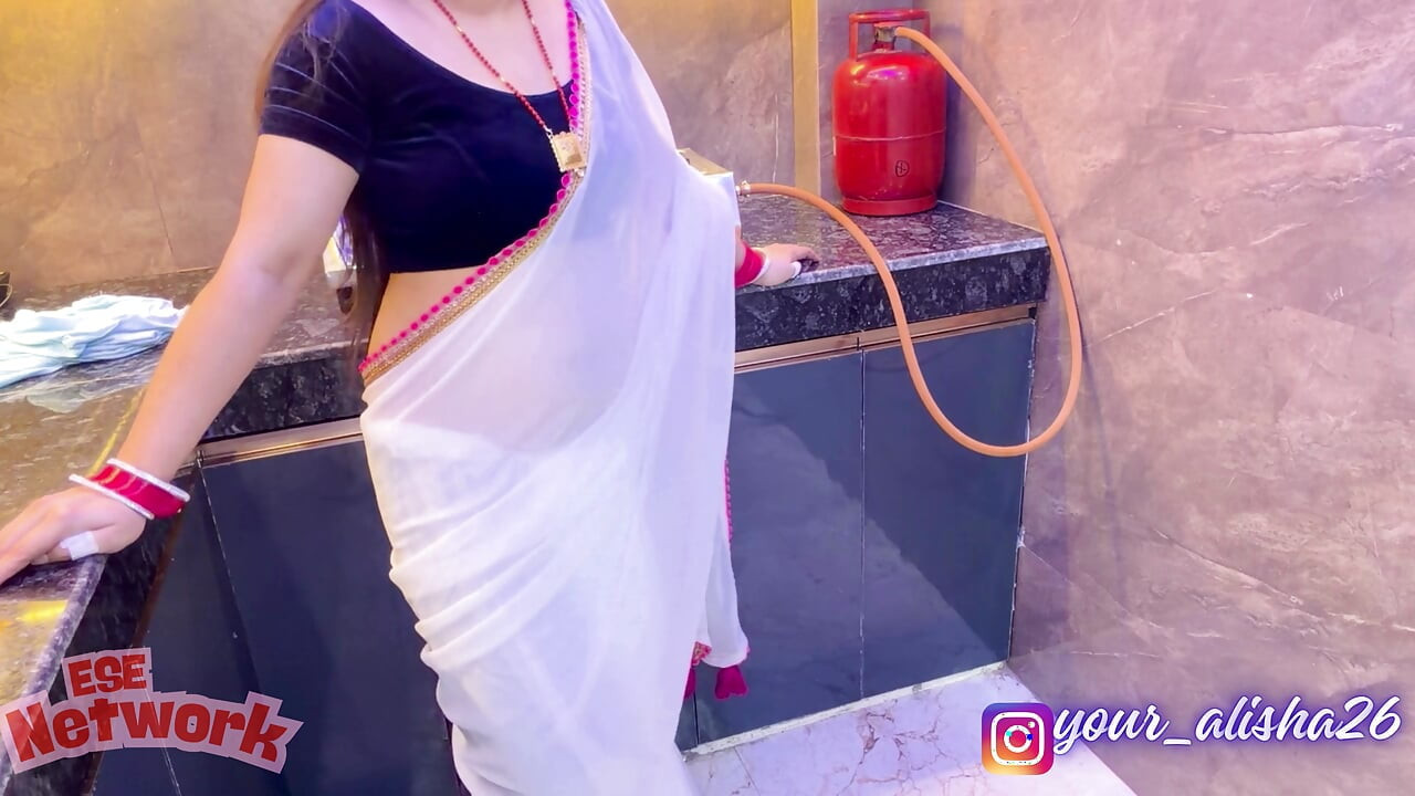 Bhabhi Ne Bulaya Sabzi Waale Ko Gharpe aur phir Ghapa-gap-ghapa-gap...