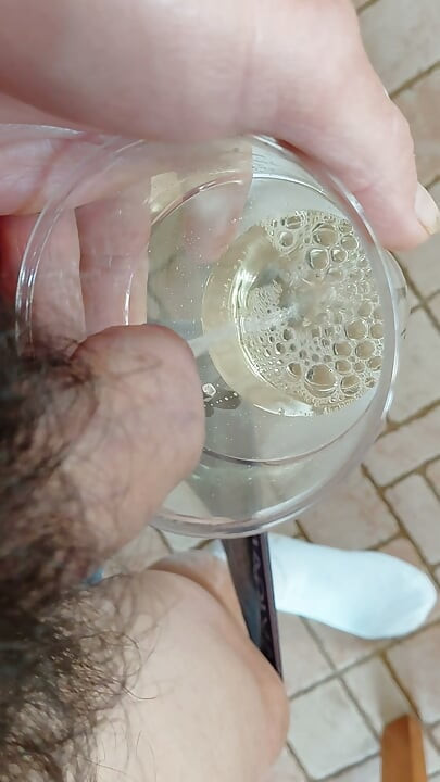 Ich trinke meinen Urin