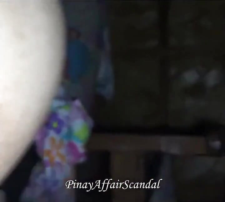 Memek sempit memek sempit cewek ini dientot habis-habisan sampai menetes