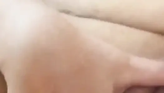 Istri semok lagi asik fingering memeknya