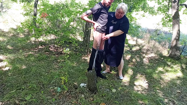 neighbor gives a public blowjob in the park
