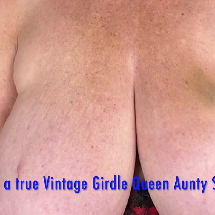 Aunty Sandra Red Girdle & Classic Stockings Vgq53