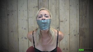 Lucy - pvc -tape mond gesnoerd in bondage