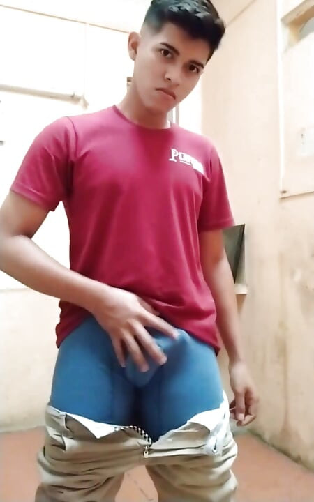 我知道的艾伦托克斯在他工作的时候自慰