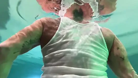 Amazon Kandy Flexes Her Massive Biceps in Her Hotel Pool