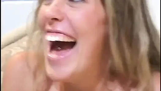 Randy, schwanzlutschende schätzchen werden von 2 typen beim gruppensex gefickt und dann vollgespritzt