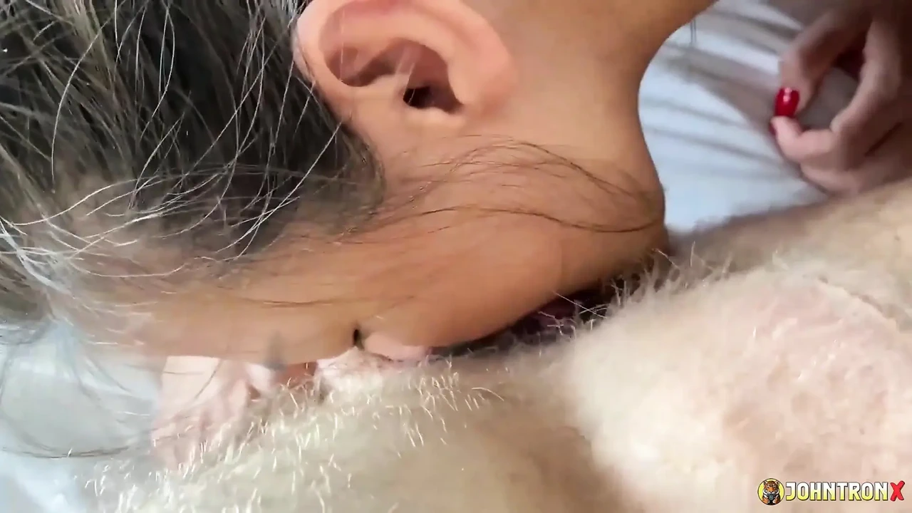 Johntronx - 来自热辣泰国宝贝的完美口交和口交