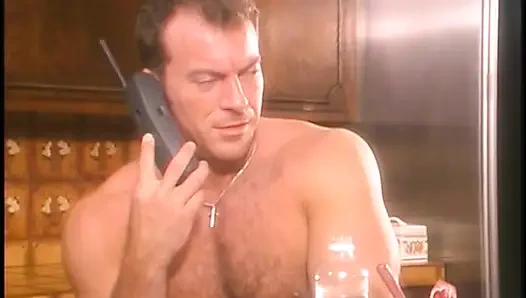 Горячей молодой блондинке лижут ее тугую киску