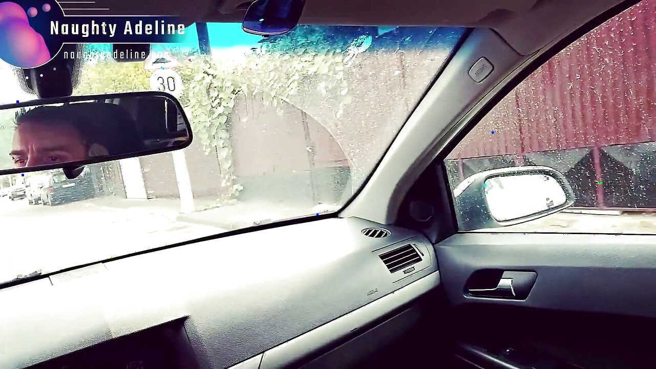 Slavna pušenje u autu sa spermom u ustima
