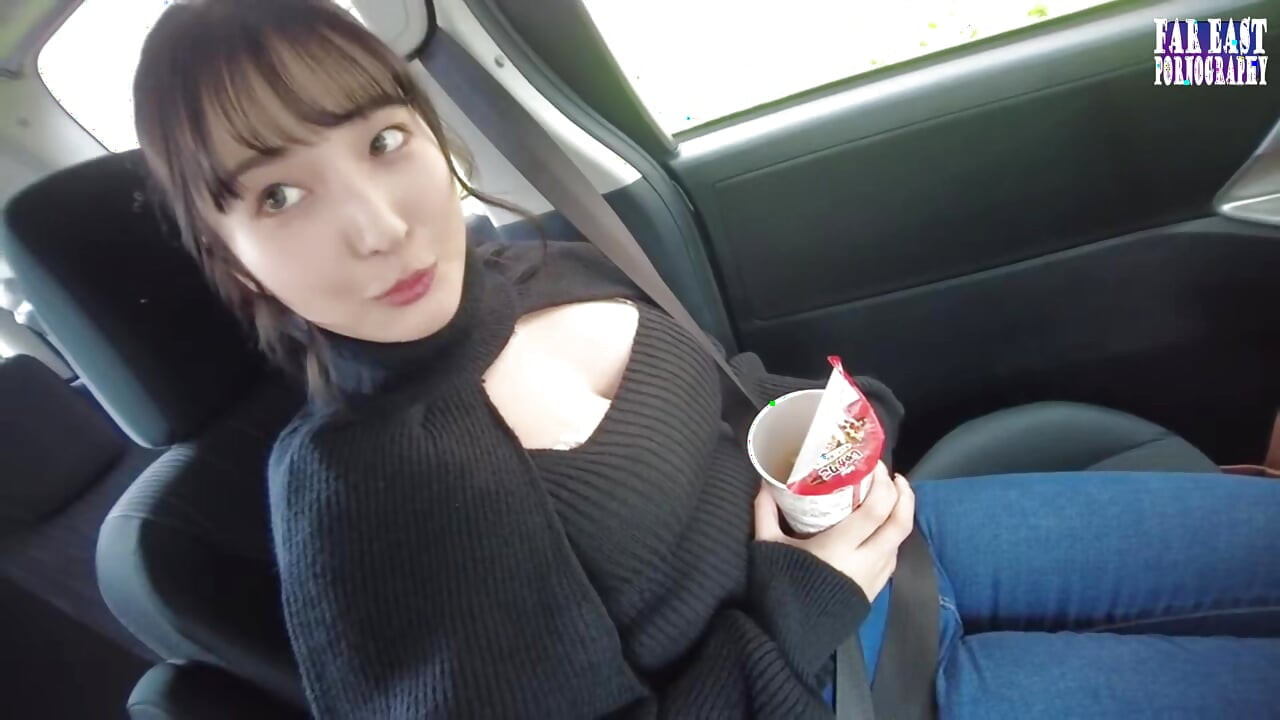 수줍은 J컵 애타게 그녀의 거대한 곡선을 숨기고 몰래 마무리 단계에 대한 비밀 스퀴즈 블리스.1