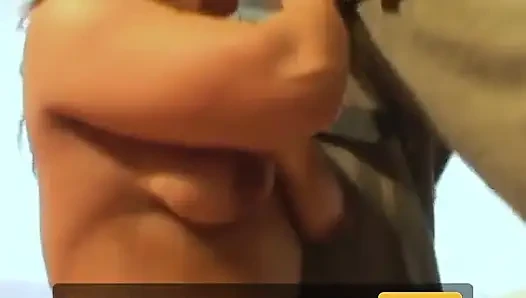 Deneysel orta yaşlı seksi kadın sikilmeden önce siyah dildosuyla oynamayı seviyor
